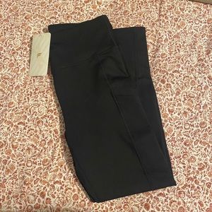 Fabletics”High-waisted pocket cold weather legging short| M/6-8